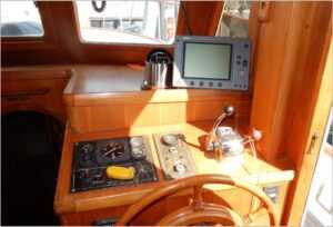 Ocean Alexander 38 Power Boat - cocpit