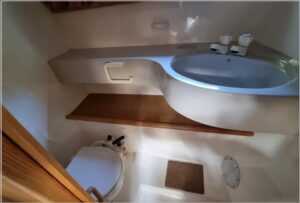 Fairline 50 Power Boat - bathroom